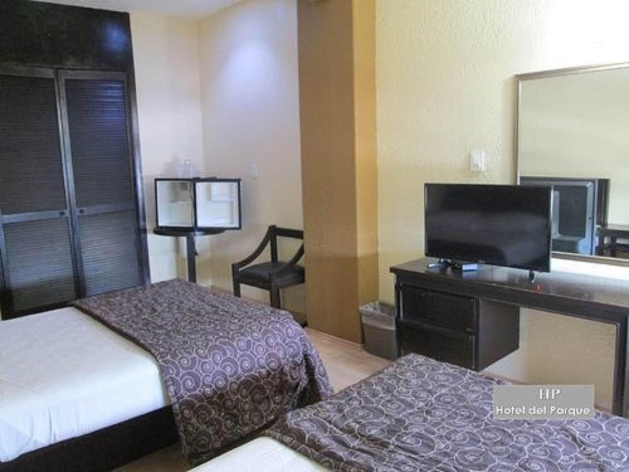 Hotel Del Parque Гвадалахара Экстерьер фото